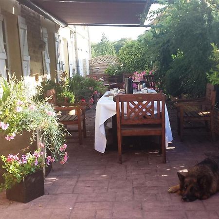 Bed and Breakfast La Ferme De Saint Julien Шарлевиль-Мезьер Экстерьер фото